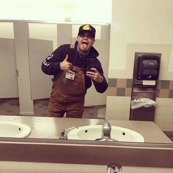 Meet your Posher, Ian - Picture 1 of 1